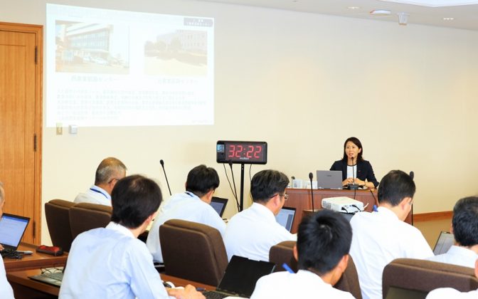 決算議会中
